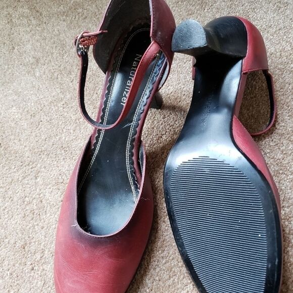 *Naturalizer shoe, size 7m, block heel - Picture 2 of 4